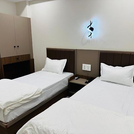 Hotel Fun N Food Бхудж Экстерьер фото