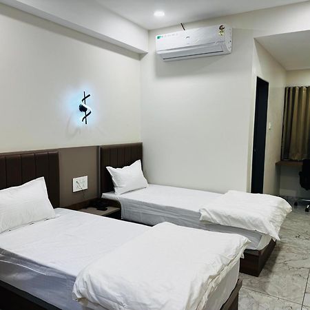 Hotel Fun N Food Бхудж Экстерьер фото